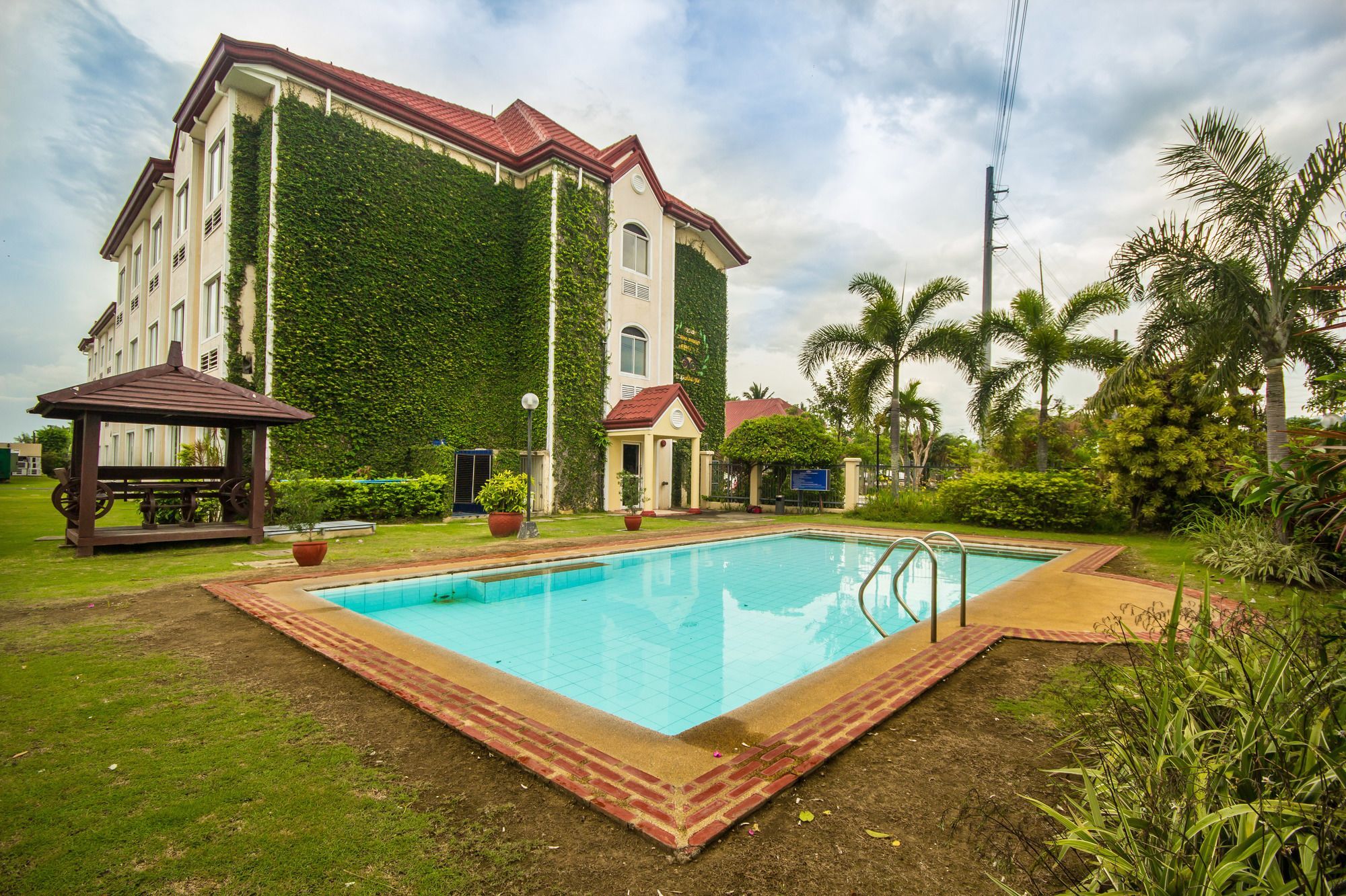 ไมโครเทล บาย วินด์แฮม บาตังงัส Hotel Santo Tomas ภายนอก รูปภาพ